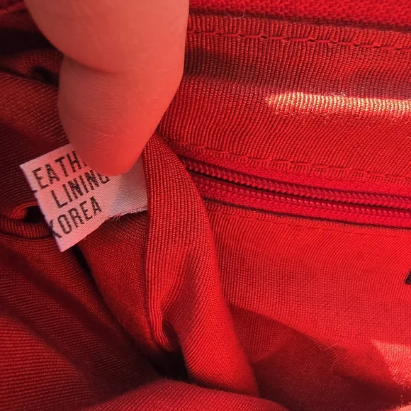 Vintage Samantha Scott Red Genuine Leather Crossbody Flap Bag — Bold Cherry Red - Picture 4 of 15